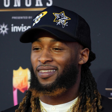 Image for Aaron Jones Sr. Suffers shoulder injury